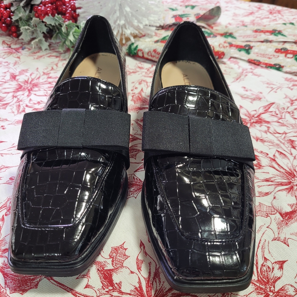 Aldo Sleek Black Crocodile Pattern Loafers with Bow.Genuine Leather.